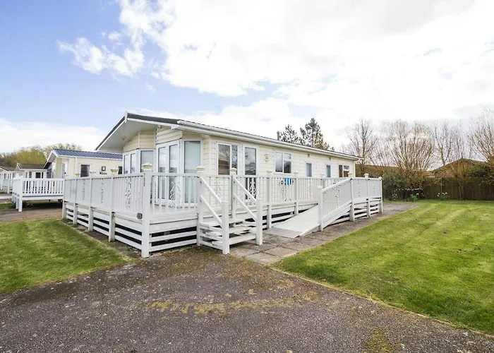Luxury 5 Berth Lodge At Manor Park With Huge Decking In Hunstanton Ref 23198K