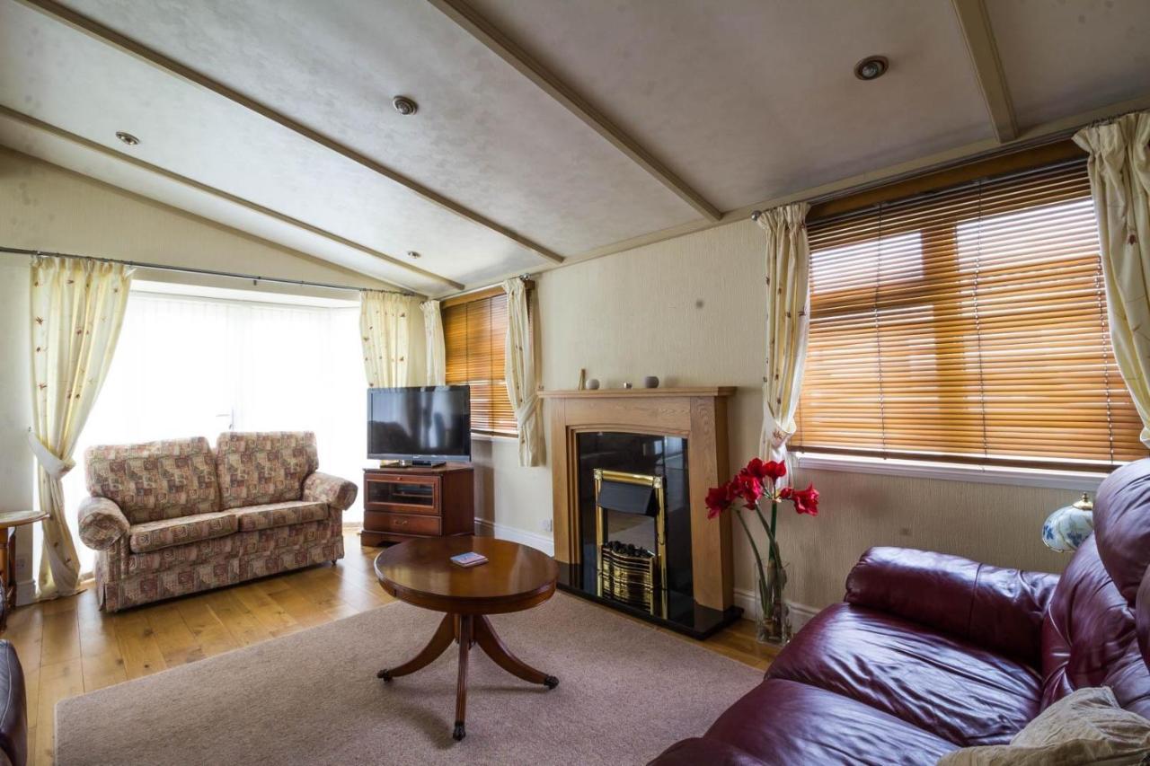 Luxury 5 Berth At Manor Park With Huge Decking In Ref 23198k *
