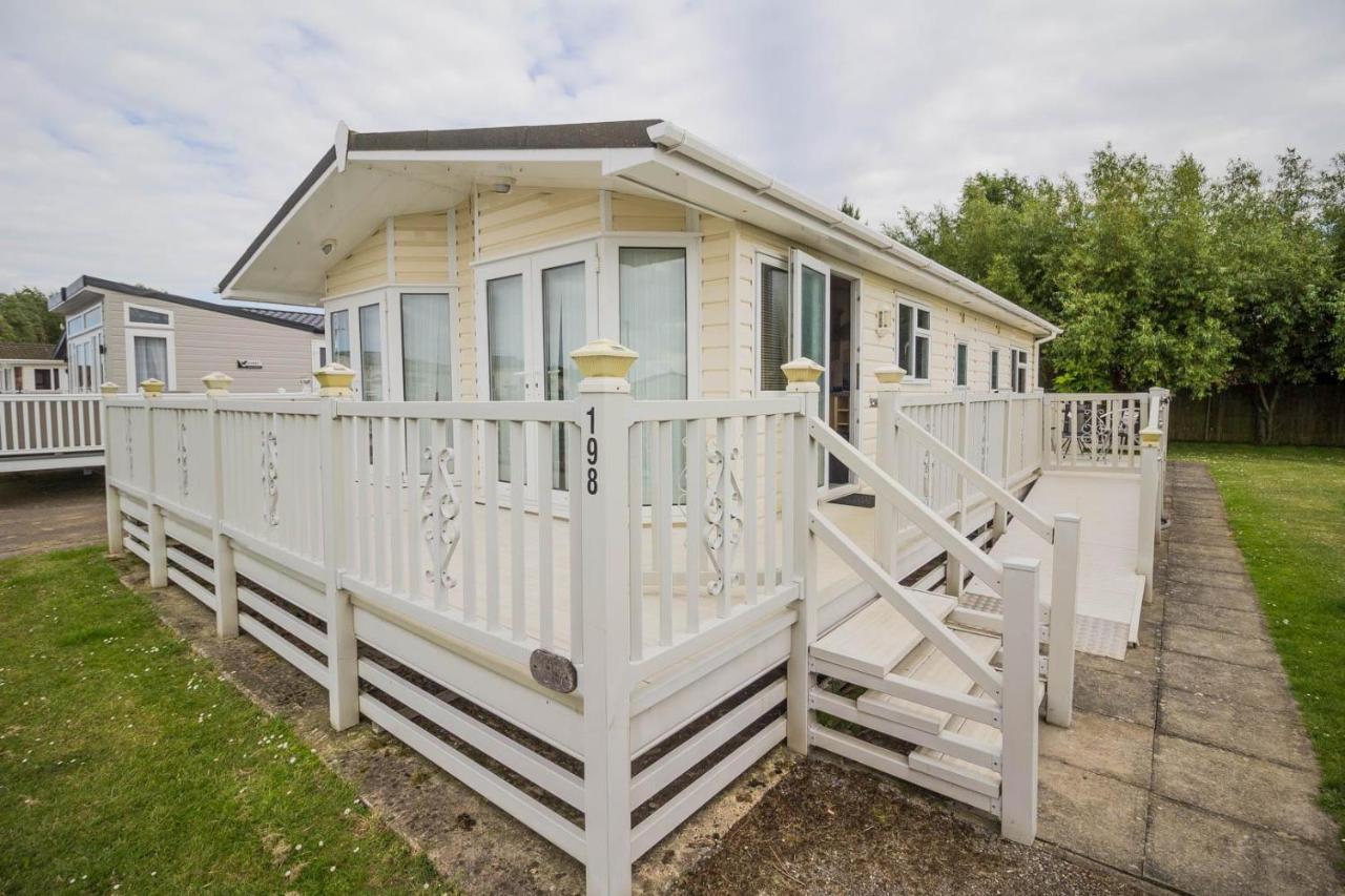 Luxury 5 Berth At Manor Park With Huge Decking In Ref 23198k